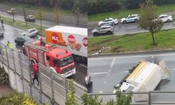 Sultangazi'de 2 araca çarpan kamyon bahçeye düştü