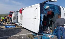 TIR ile otobüs çarpıştı! Can kayıpları ve çok sayıda yaralı var!