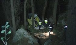 Araç 50 metrelik uçuruma yuvarlandı