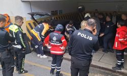 Otomobil otopark duvarına çarptı: Sürücü yarım saatte kurtarıldı