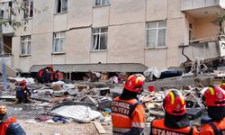 Maltepe'de çöken binanın üst katlarının yıkımına başlandı