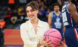 Cemre Baysel’den anlamlı hava atışı