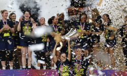 Şampiyon Fenerbahçe Tarfin, kupasını aldı