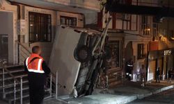 Şişli'de minibüs bina boşluğuna düştü: 1 yaralı