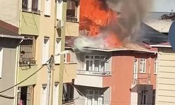 Sultanbeyli’de 3 katlı binanın çatısı alev alev yandı