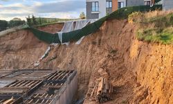Pendik'te toprak kayması yaşanan bina tedbir amaçlı boşaltıldı