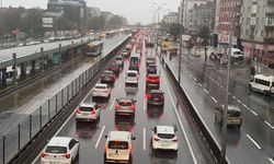 İstanbul’da yağmur ve rüzgar sabah trafiğini etkiledi