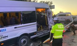 Arnavutköy’de servis minibüsü hafriyat kamyonuna çarptı: 9 yaralı