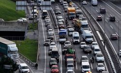Basın Ekspres Yolu’nda ambulansın zor anları kamerada