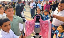 CANİKMAN, TEKNOFEST Güneydoğu’da puşi takıp dans etti