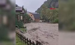 Kuvvetli sağanak etkili oldu, dere kenarındaki villa yıkıldı