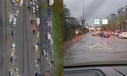 İstanbul’da yollar göle döndü, trafik yoğunluğu arttı