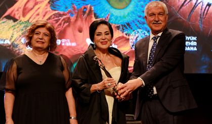 Altın Koza Film Festivali'nin büyük ödülleri takdim edildi: Yeşilçam'ın Sultanı'na özel ödül!