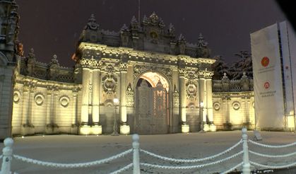 İstanbul'da kar yağışı sırasında tarihi yapılardan seyirlik görüntüler