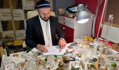 Özer Celep ‘Kutsal Emanetlerin' bakımını yapıyor