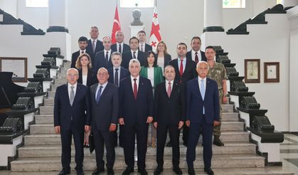 Bakan Bolat, Türkiye'nin Tiflis Büyükelçiliği'ni ziyaret etti