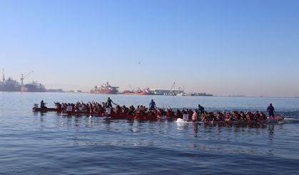 'Pendik Cumhuriyet Kupası Dragon Bot Yarışları'nda öğrenciler birincilik için kürek çekti