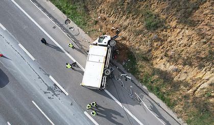 Kuzey Marmara Otoyolu’nda zincirleme kaza: Aynı firmaya ait iki kamyon kazaya karıştı