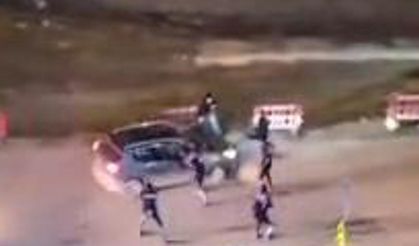 Zeytinburnu’nda 'dur' ihtarına uymayan aracın lastiklerine polis ateş açtı