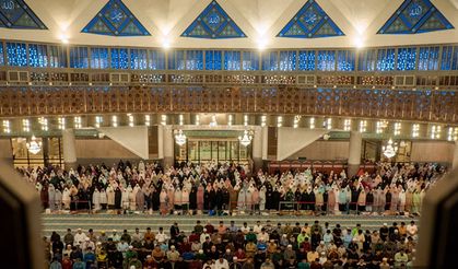 Malezya'da ilk teravih namazı kılındı