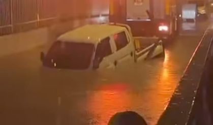 Alt geçitte mahsur kalan sürücü hayatını kaybetti