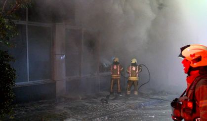4 katlı tekstil fabrikası alev alev yandı