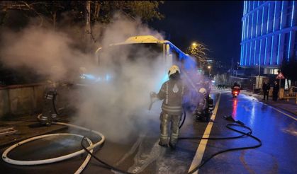 Park halindeki midibüste çıkan yangın söndürüldü