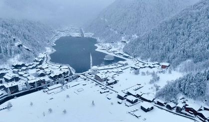 Uzungöl’de kar yağışı sonrası seyirlik manzaralar