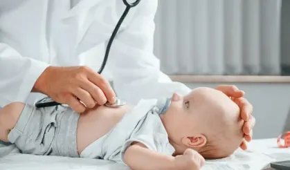 Uzmanı uyardı: Bebeklerde her kusma reflü değildir