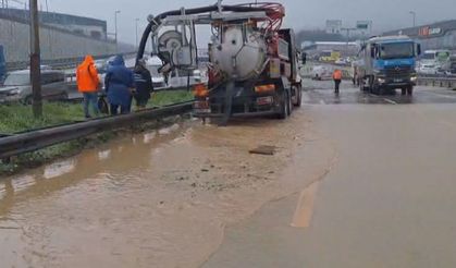 Çekmeköy'de dere yola taştı