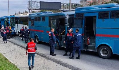 4 cezaevi sevk aracı kaza yaptı!