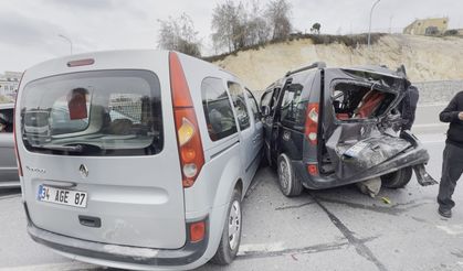 Arnavutköy'de 4 aracın karıştığı zincirleme kaza: 6 yaralı