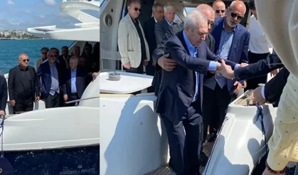 Aziz Yıldırım, Fenerbahçe Yüksek Divan Kurulu Toplantısı'na tekneyle geldi