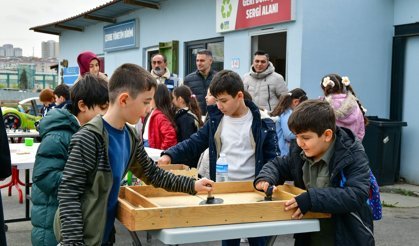 İlkokul öğrencileri geri dönüşümü yerinde öğrendi