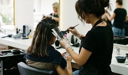 2 Bin TL’lik kuaför hesabını ödemeden kaçtı