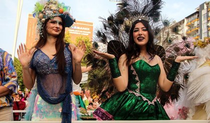 Portakal Çiçeği Karnavalı'nda renkli kortej