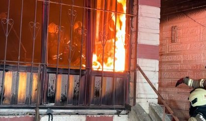 4 katlı binada korkutan yangın