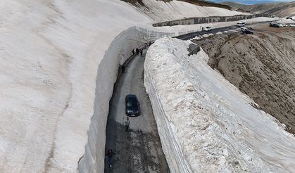 Nemrut'taki 10 metrelik kar tünellerine yoğun ilgi