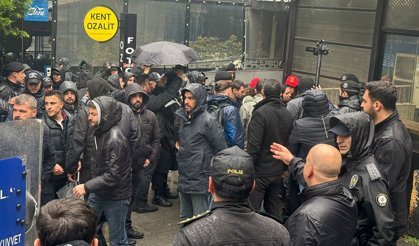 Taksim'e izinsiz yürümek isteyen grup gözaltına alındı