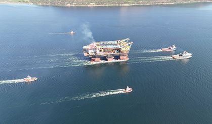 Çanakkale Boğazı’nda nefes kesen geçiş: Dev vinç yolda