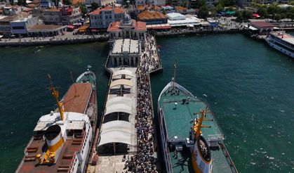 Büyükada’da hafta sonu yoğunluğu: 'İğne atsan yere düşmez'
