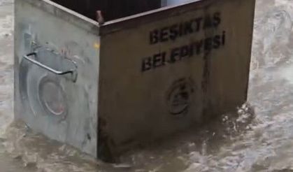Beşiktaş'ta göle dönen yolda çöp konteyneri böyle sürüklendi