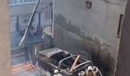 İnşaat malzemelerinde çıkan yangın kamyonete sıçradı