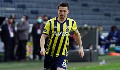 Mert Hakan Yandaş'tan dikkat çeken imza: Asgari ücretle devam