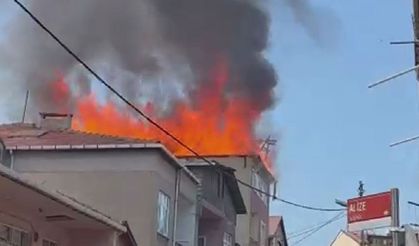 Pendik’te çatı yangını: Alevler binayı sardı