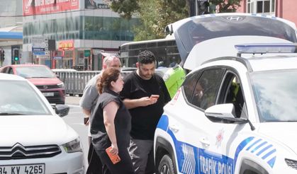 Eyüpsultan'da otomobil taksiye çarptı