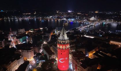Galata Kulesi’ne Türk bayrağı yansıtıldı