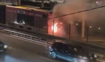 Kağıthane'de metrobüste yangın