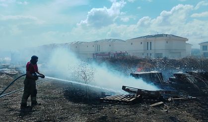Silivri'de otluk alanda çıkan yangın söndürüldü