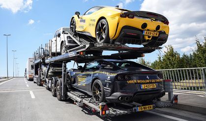 Milyon dolarlık otomobiller Atatürk Havalimanı’nda
